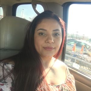 Meet your Posher, Laura